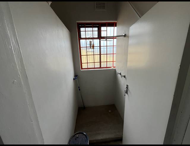 176M² OFFICE TO LET IN PAARDEN EILAND